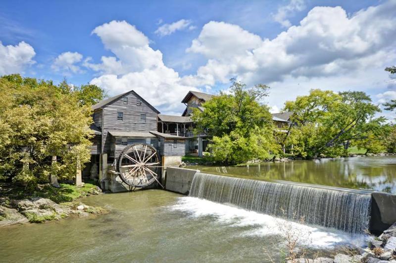 Home2 Suites By Hilton Pigeon Forge Exterior photo